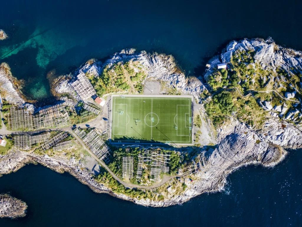Henningsvaer Stadium - KUBET