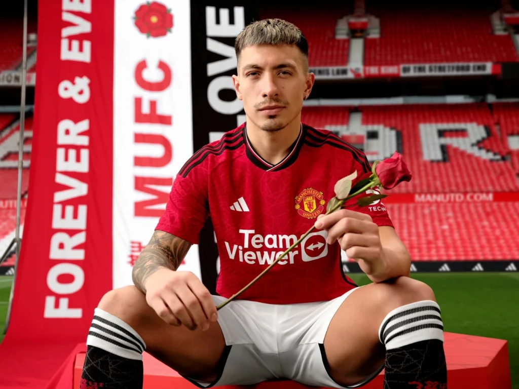 ชุดเหย้าของทีมแมนเชสเตอร์ ยูไนเต็ด - KUBET