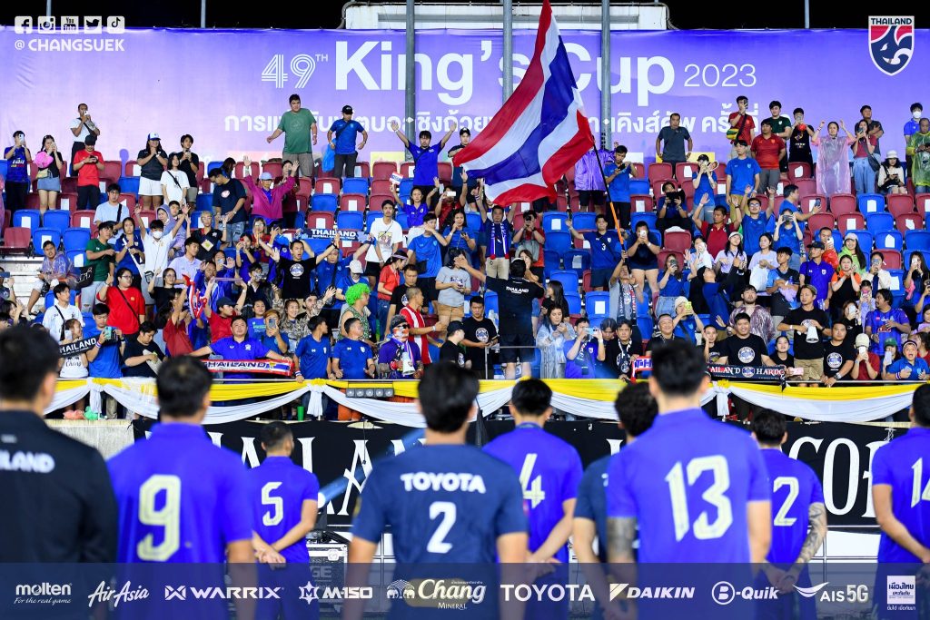 บรรยากาศแฟนบอลทีมชาติไทยหลังจบการแข่งขัน By KUBET Sport