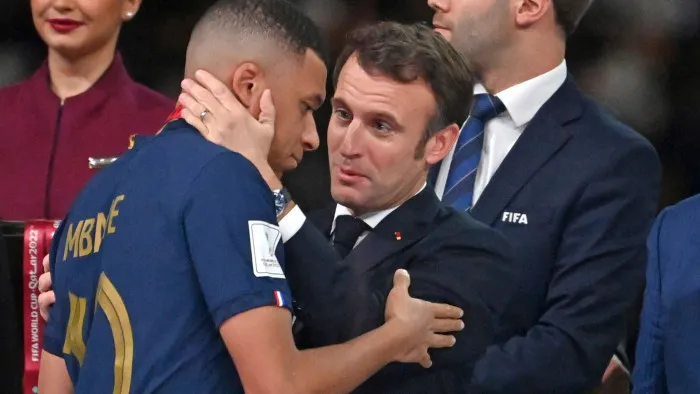 Mbappe-Macron - KUBET