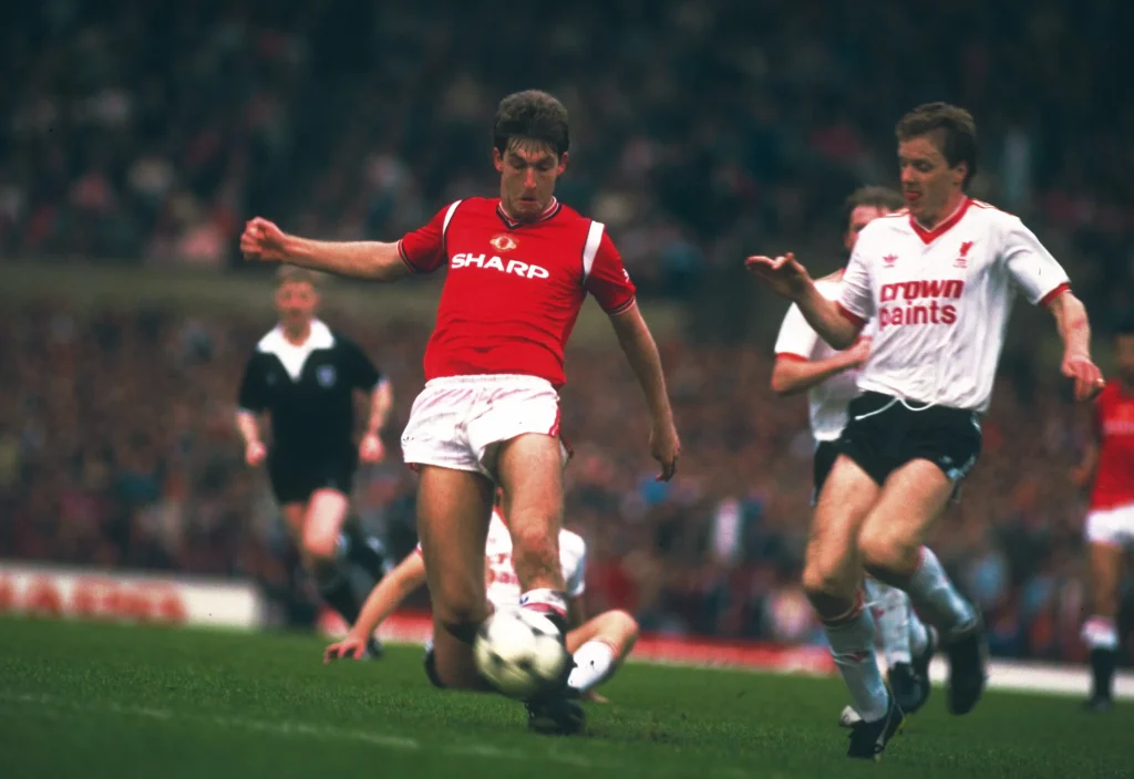 Norman Whiteside. อดีตผู้เล่นของแมนเชสเตอร์ยูไนเต็ด By KUBET