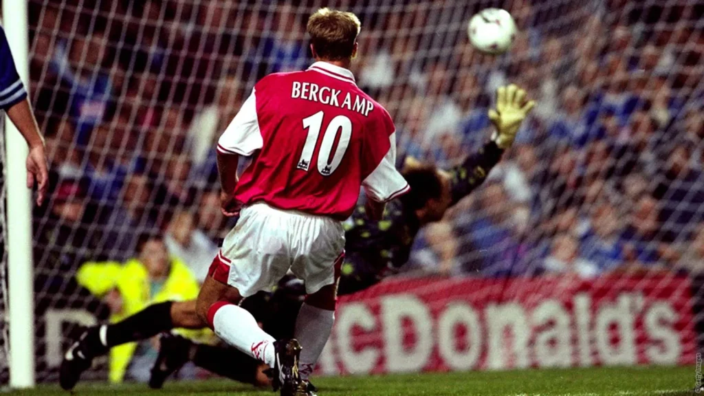 Dennis Bergkamp ยิงประตูยอดเยี่ยมประจำฤดูกาล By KUBET