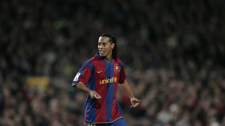 Ronaldinho Gaúcho (รอนัลดีนโย) อดีตผู้เล่นบาร์ซ่า 2006 By KUBET