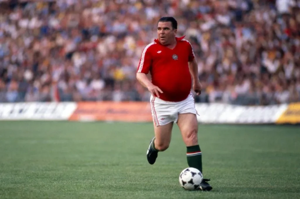 เฟเรนซ์ ปุสกัส (Ferenc Puskas) แข้งหุ่นหมีสุดเฮฟวี่เวตในโลกฟุตบอล - KUBET