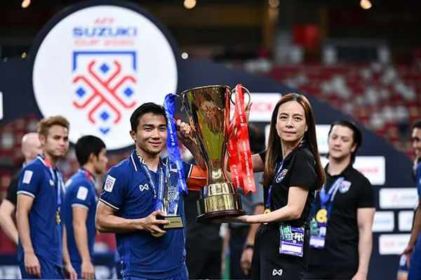 เมสซี่เจ ชนาธิป สรงกระสินธ์ กองกลาง สโมสรบีจี ปทุม ยูไนเต็ด - KUBET