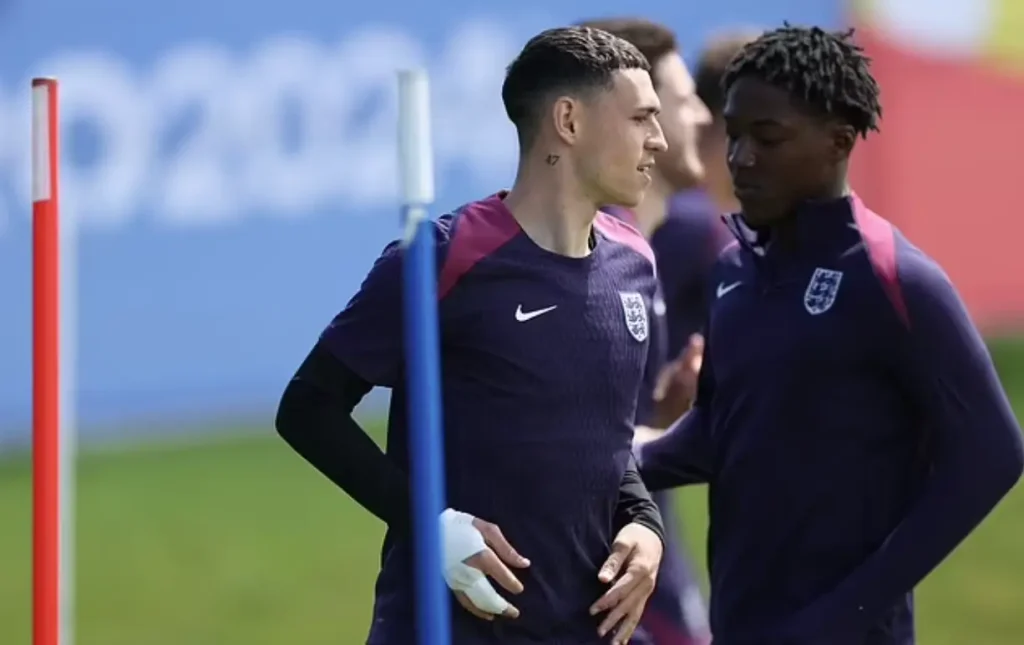 รอยสักที่คอของ Phil Foden By KUBET