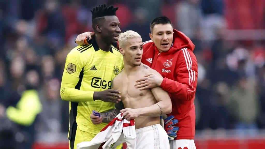 Lisandro Martinez and Andre Onana and Victor Lindelof KUBET