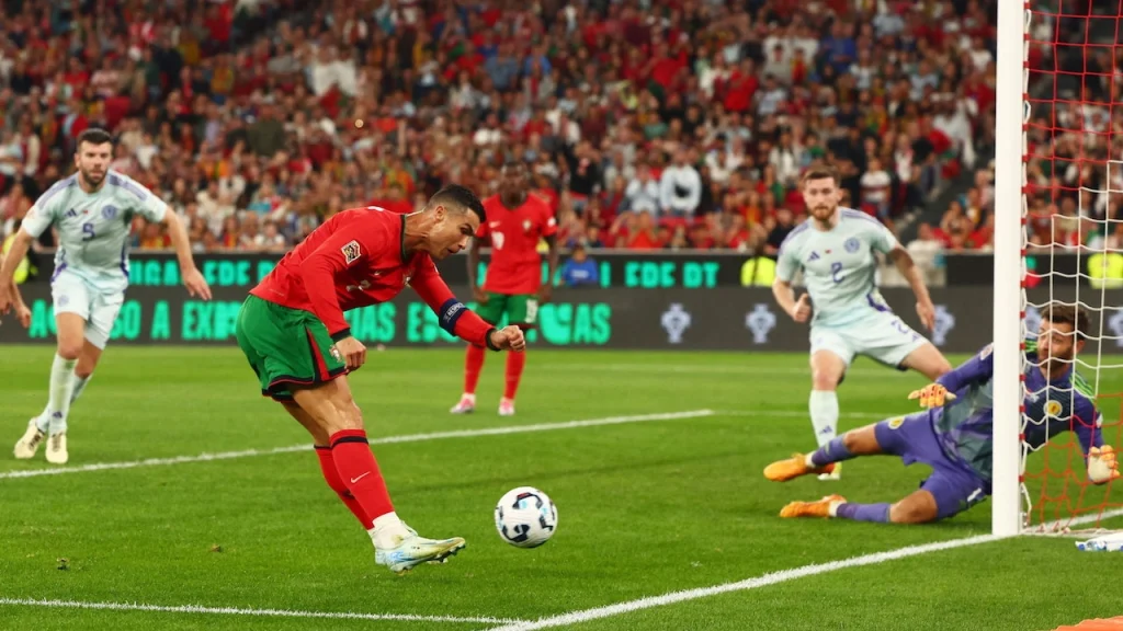Ronaldo scores a goal - KUBET