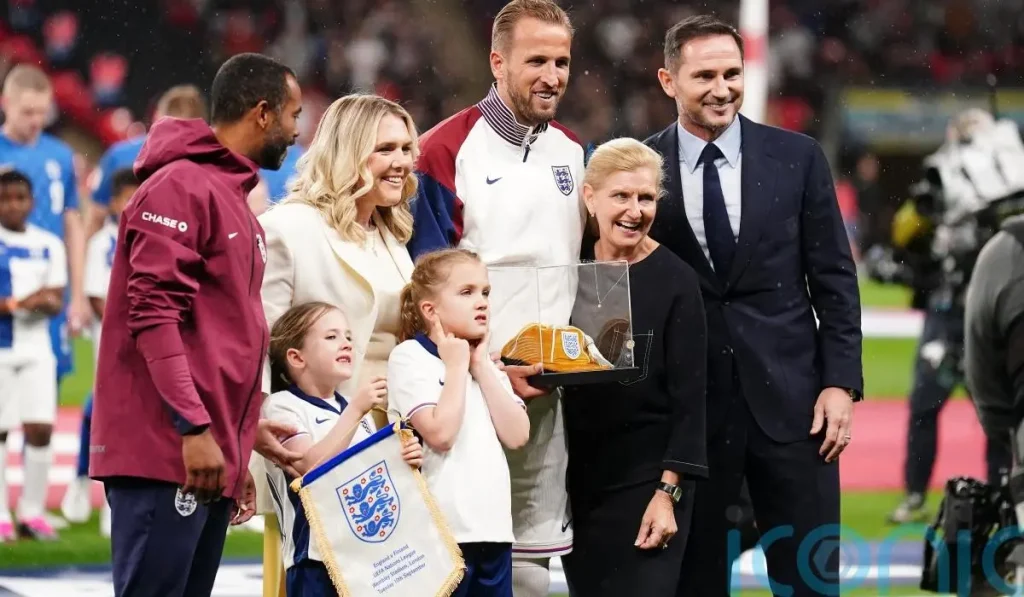 แข้งวัย 31 ปีได้รับหมวกทองคำจาก Frank Lampard ก่อนเริ่มเกม By KUBET