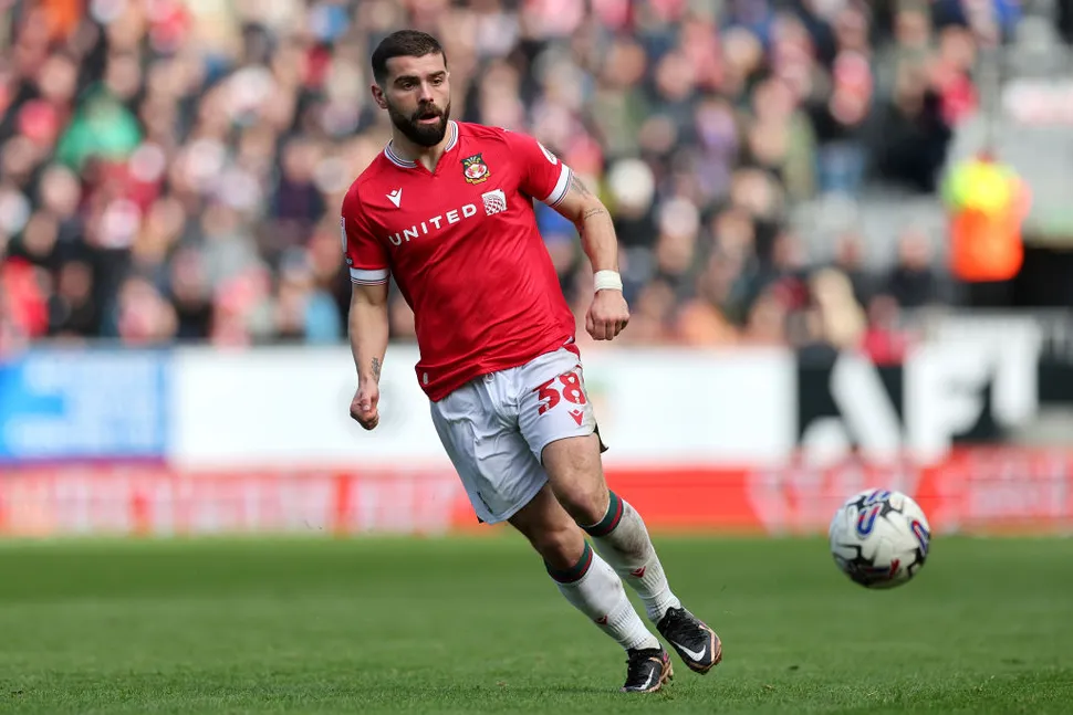 Elliot Lee of Wrexham - KUBET