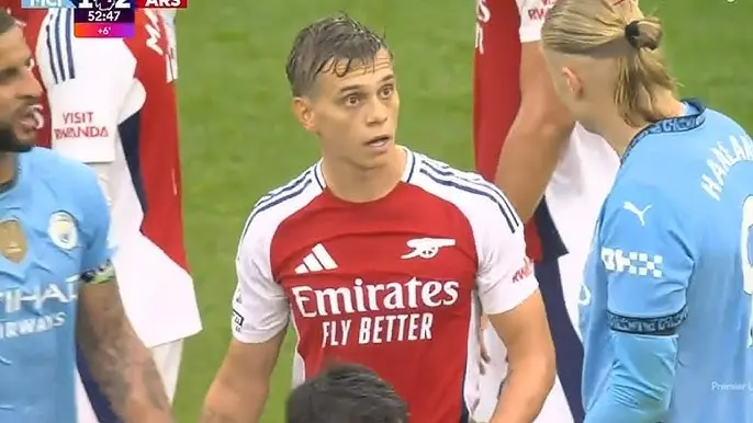 Leandro Trossard ได้รับใบเหลืองใบที่สองจากการเตะบอลออกไป By KUBET