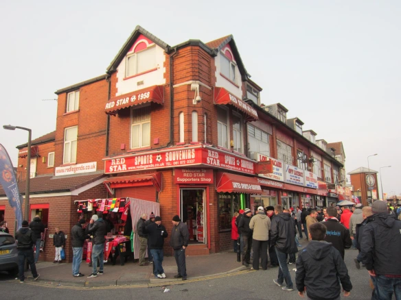 Red Star Shop Old Trafford - KUBET
