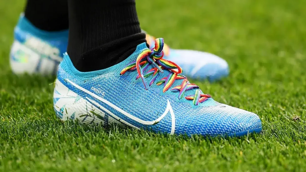 RainbowLaces บนรองเท้านักกีฬา - KUBET