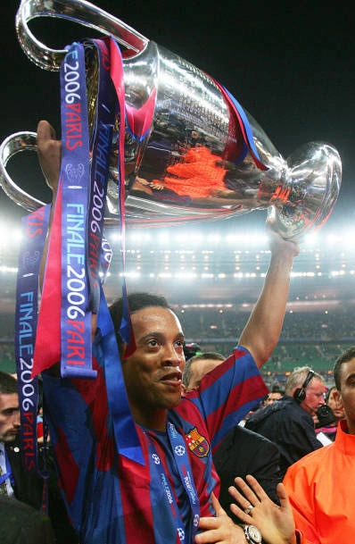 โรนัลดินโญ่ ชูถ้วย 2006 Paris